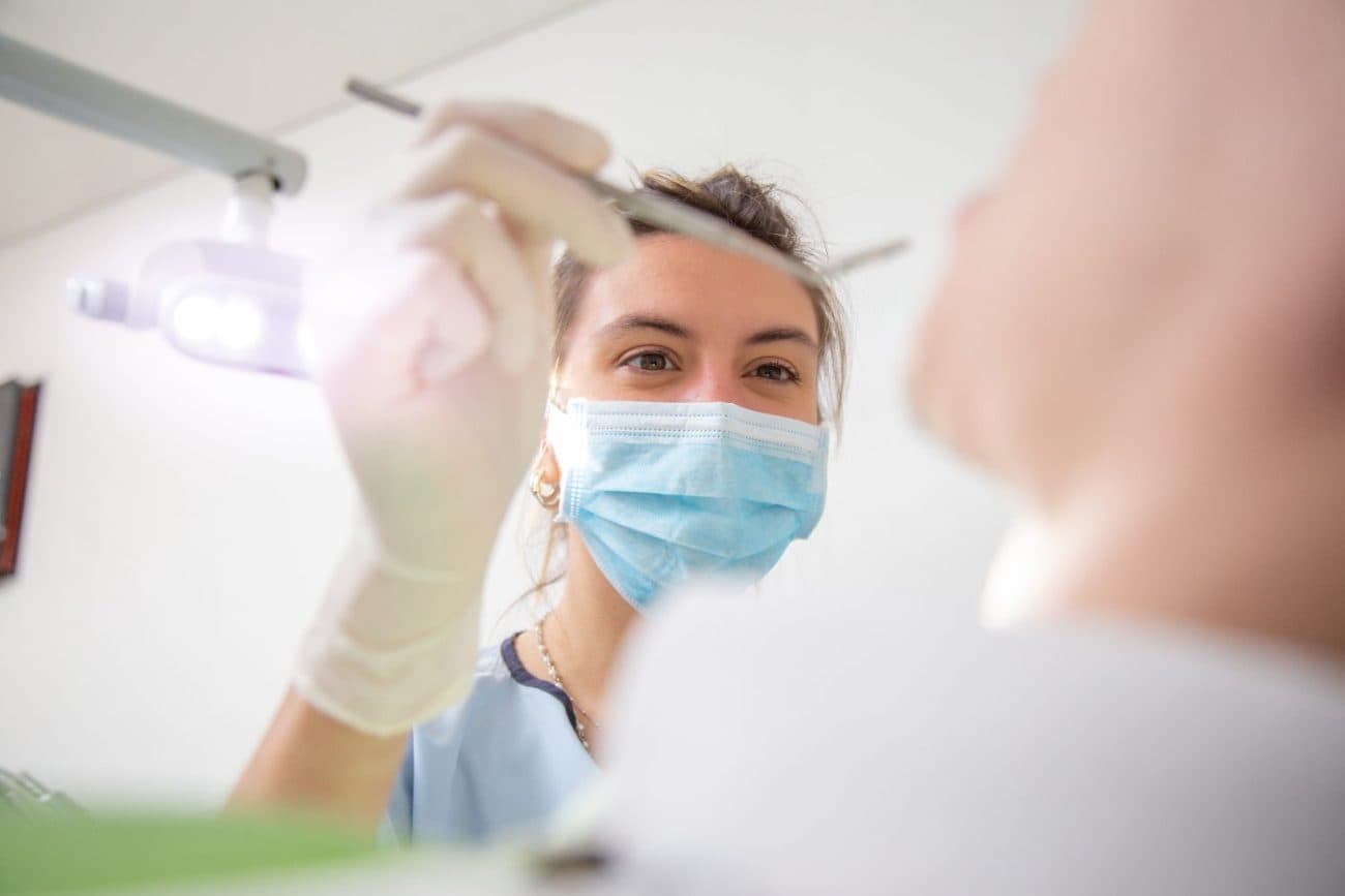 Atención odontológica en un centro propio